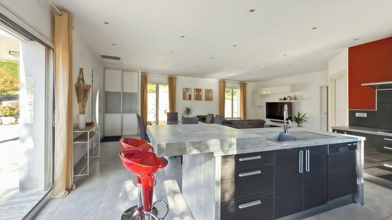 Maison - 300 m² - 10 pièces