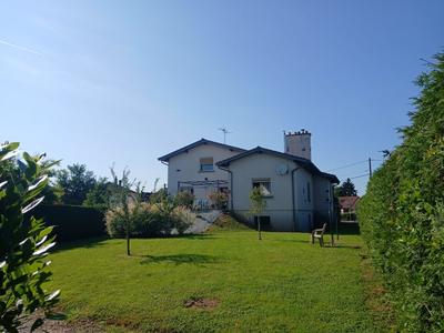 Maison - 180 m² - 11 pièces