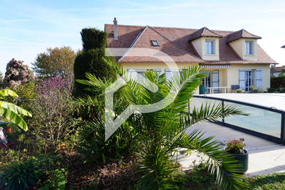 Maison - 181 m² - 7 pièces