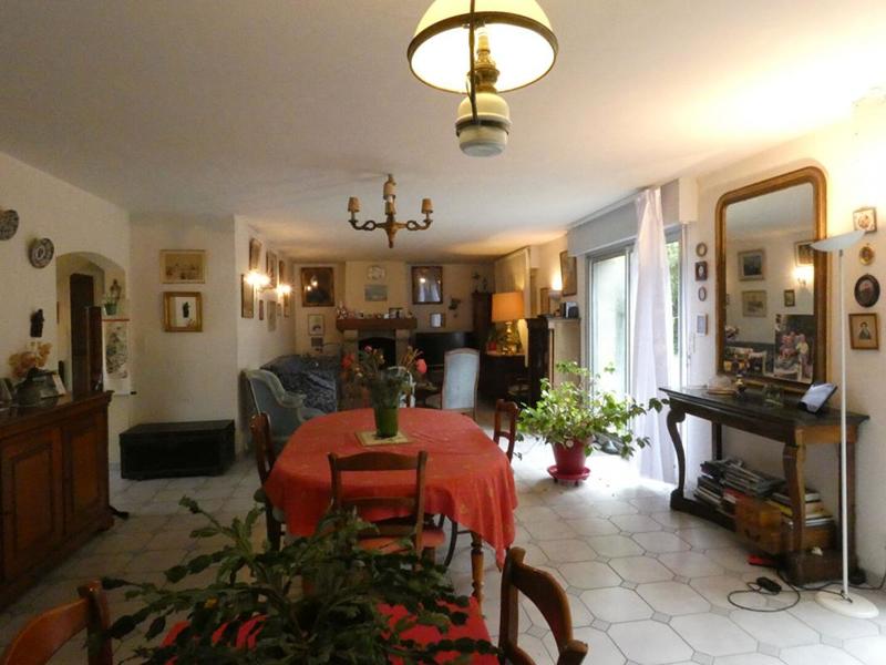 Maison - 180 m² - 7 pièces