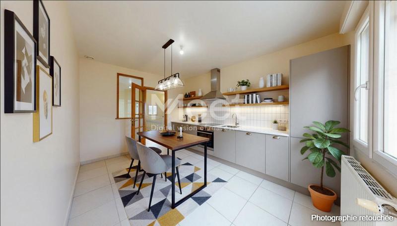 Maison - 220 m² - 6 pièces