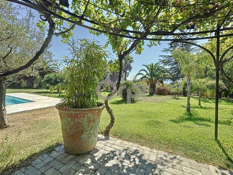 Propriété - 262 m² - 5 pièces