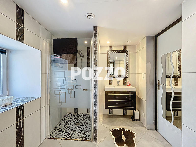 Maison - 249 m² - 10 pièces