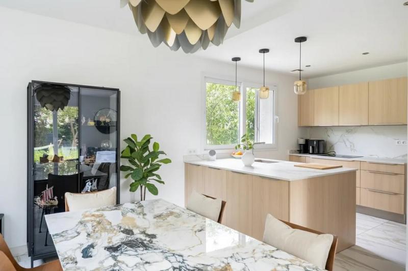 Demeure - 195 m² - 9 pièces