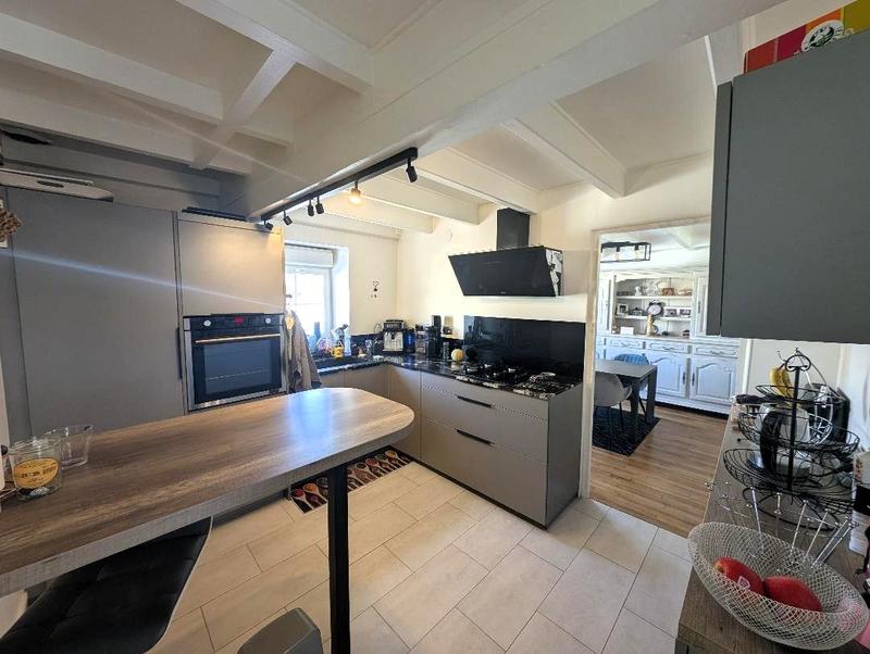 Maison traditionnelle - 179 m² - 8 pièces