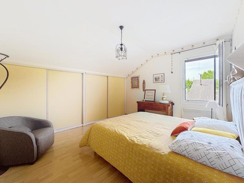 Maison - 172 m² - 10 pièces