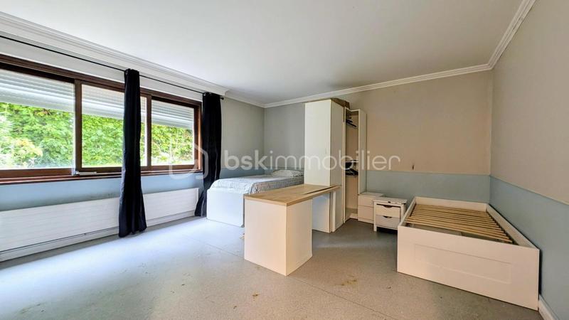 Demeure - 250 m² - 11 pièces