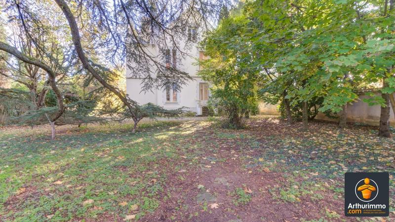 Maison - 180 m² - 9 pièces