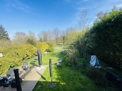 Pavillon - 256 m² - 8 pièces