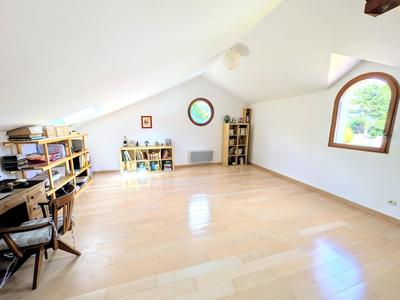 Maison - 180 m² - 8 pièces