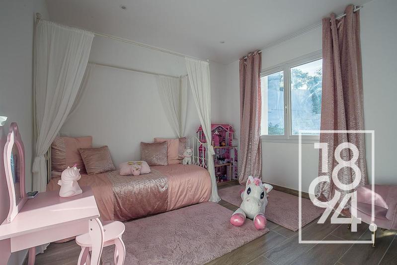 Maison - 280 m² - 7 pièces