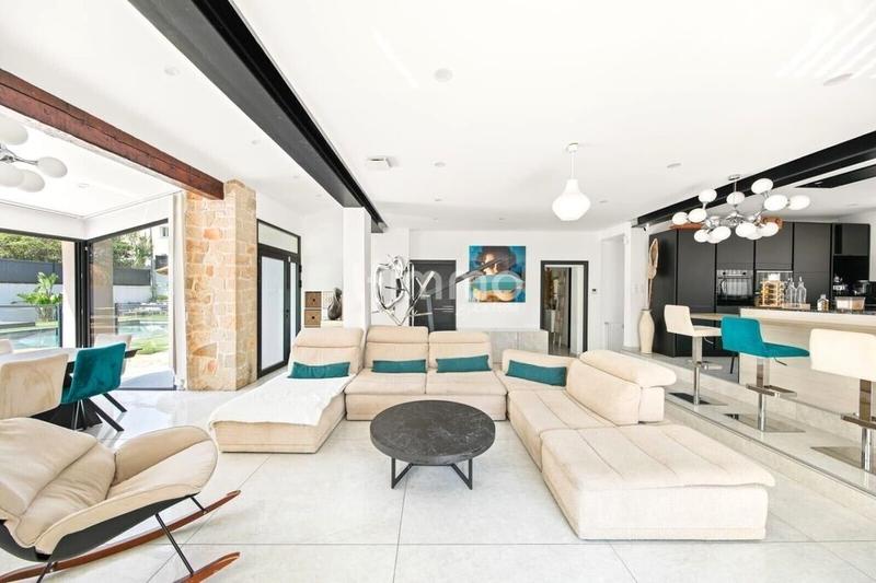 Maison - 270 m² - 6 pièces