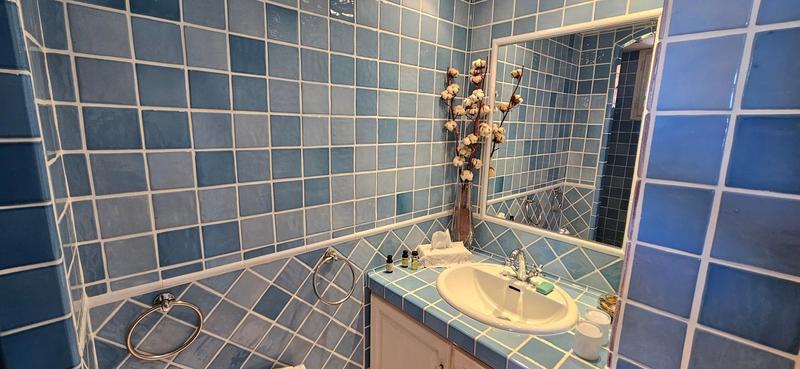 Maison - 242 m² - 7 pièces