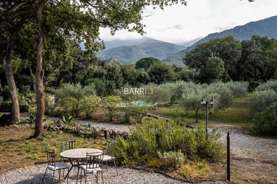 Maison traditionnelle - 183 m² - 9 pièces