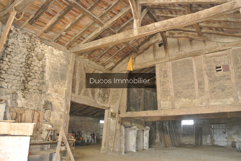 Maison - 330 m² - 1 pièce