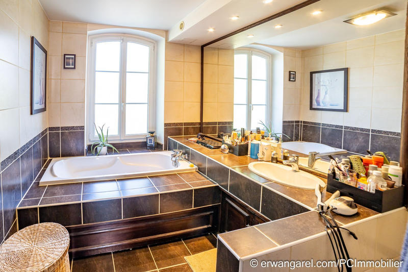 Propriété - 406 m² - 13 pièces