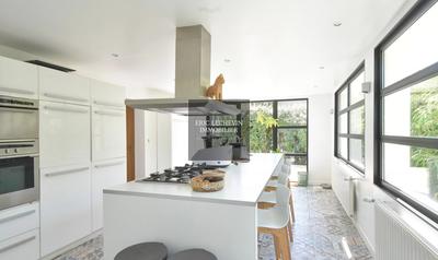 Maison - 330 m² - 7 pièces