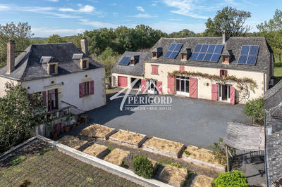 Maison - 984 m² - 30 pièces