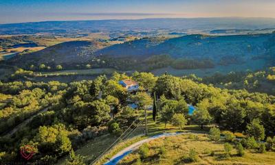 Propriété - 277 m² - 13 pièces