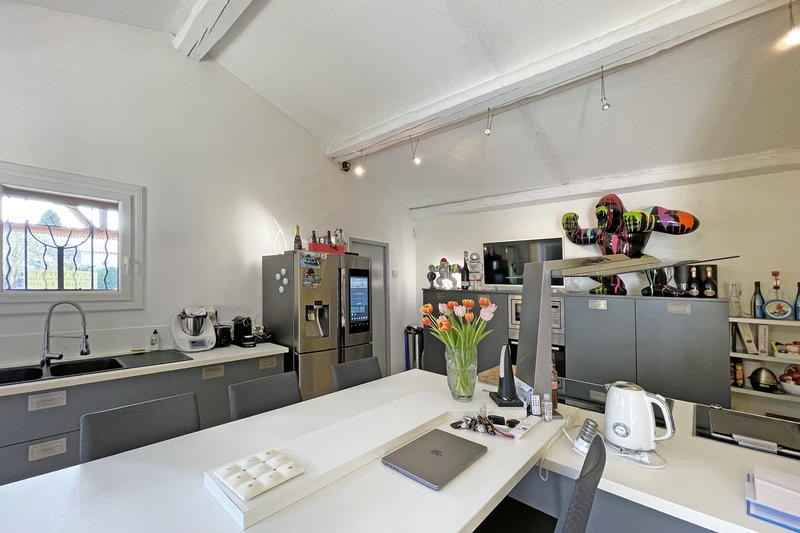 Maison - 300 m² - 9 pièces