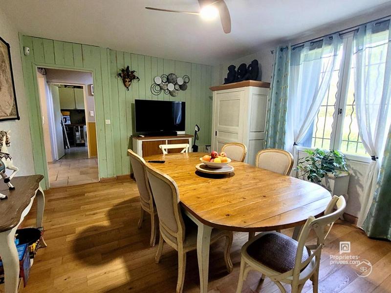 Maison - 211 m² - 9 pièces