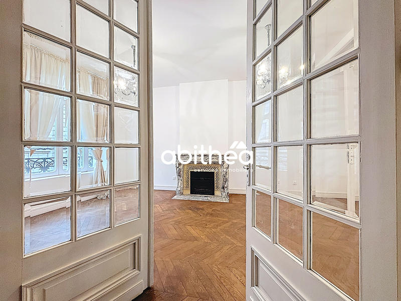 Maison - 280 m² - 11 pièces