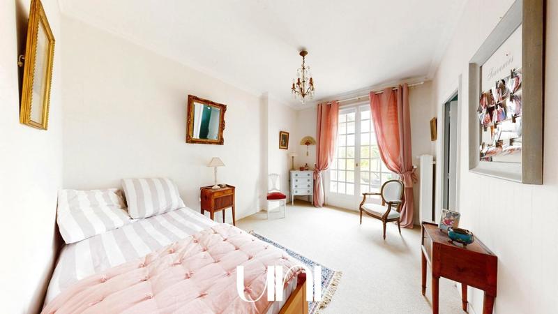 Maison - 270 m² - 8 pièces