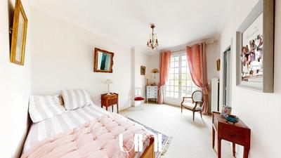 Maison - 270 m² - 8 pièces