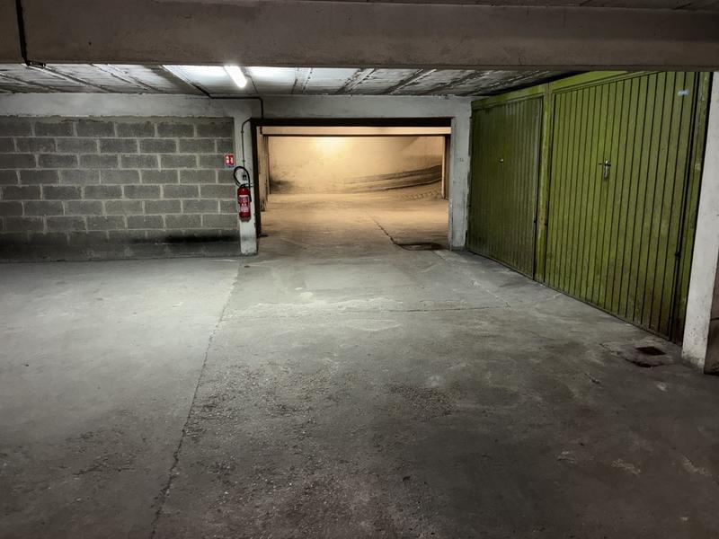 Parking / Garage - 12 m²