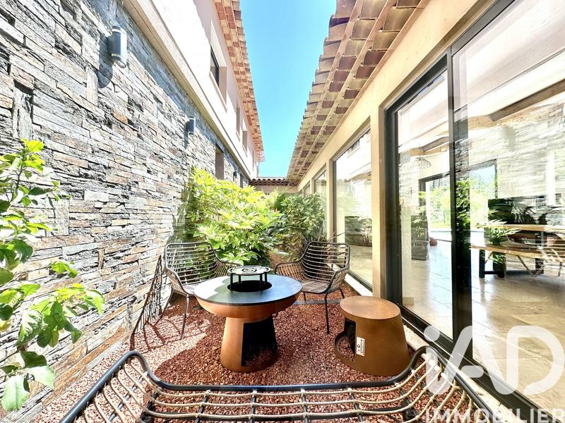 Maison - 290 m² - 8 pièces