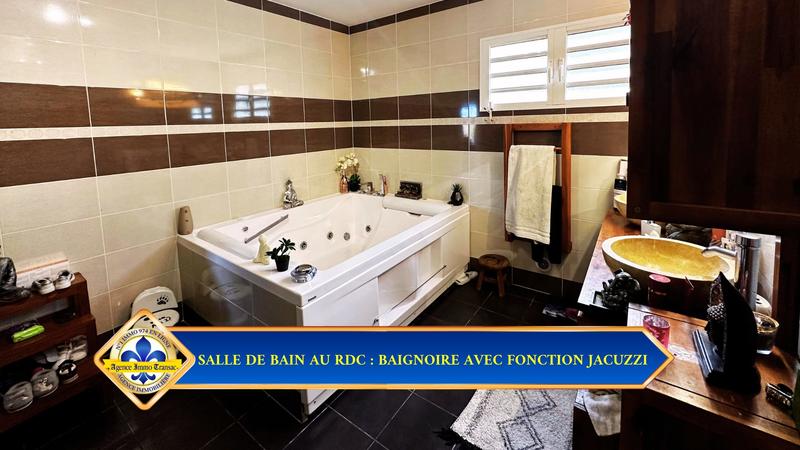 Villa - 288 m² - 6 pièces