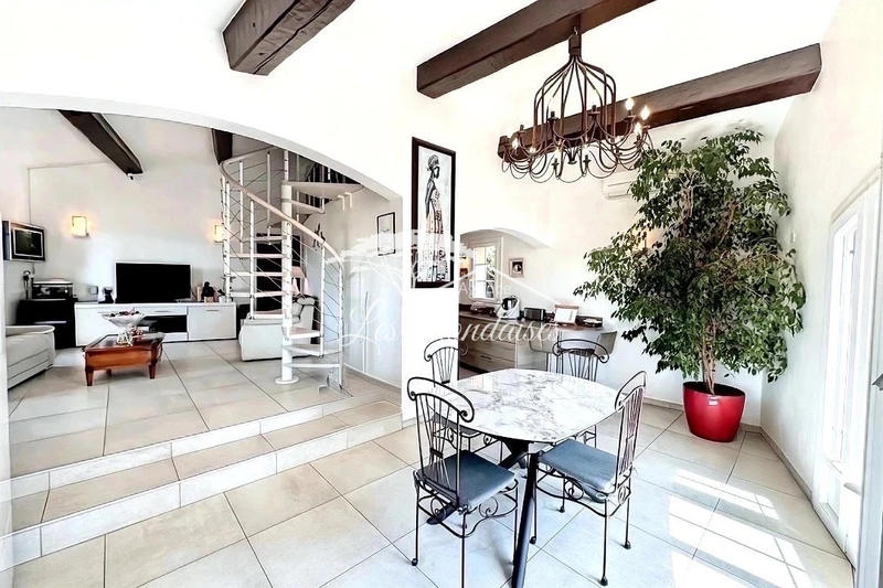 Maison - 185 m² - 7 pièces