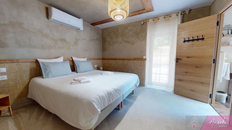 Local commercial - 180 m² - 6 pièces