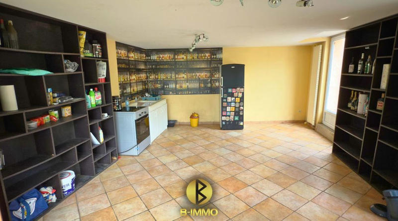 Maison - 221 m² - 8 pièces