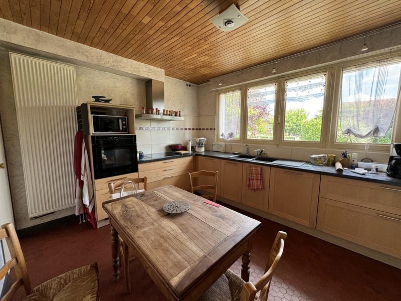 Maison traditionnelle - 168 m² - 7 pièces