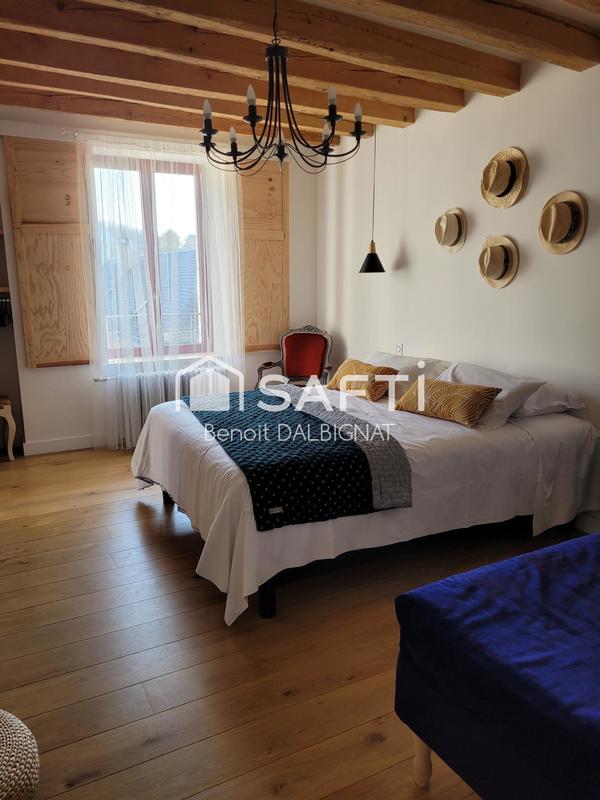 Maison - 361 m² - 12 pièces