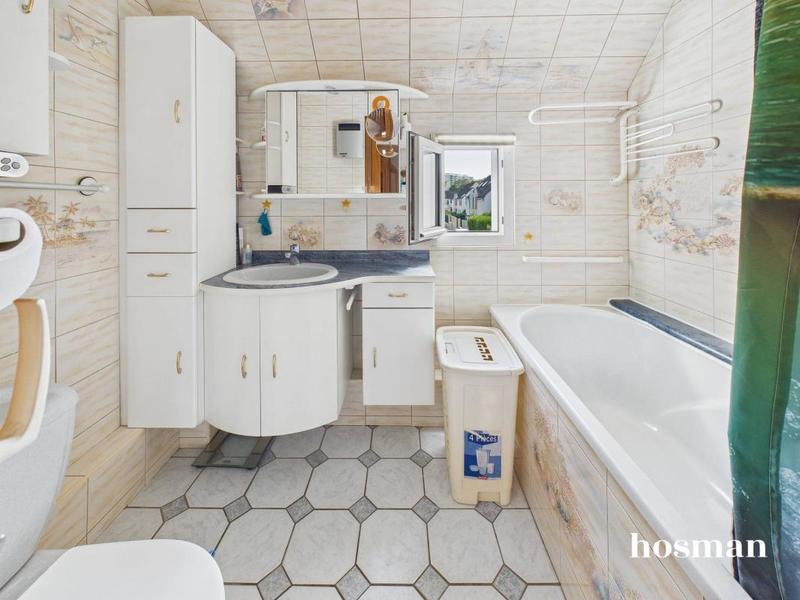 Maison - 97 m² - 5 pièces