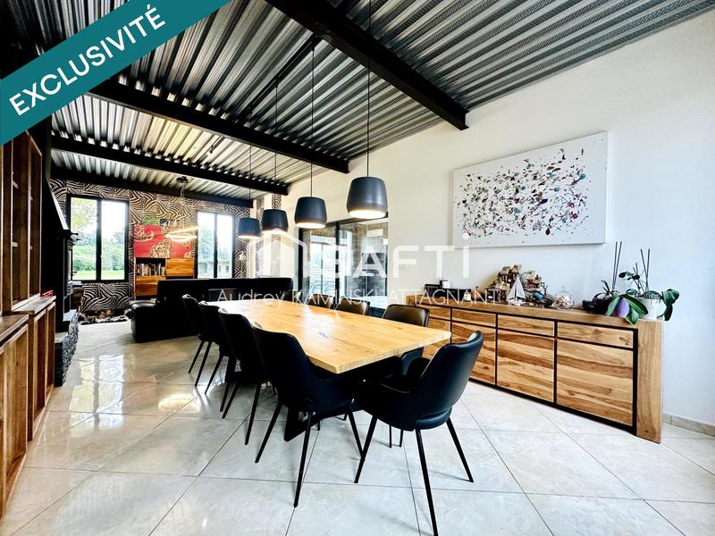 Maison - 256 m² - 9 pièces