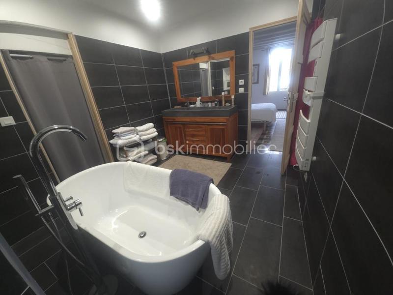 Longère - 210 m² - 6 pièces