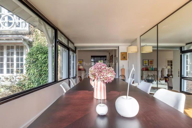 Maison - 954 m² - 10 pièces