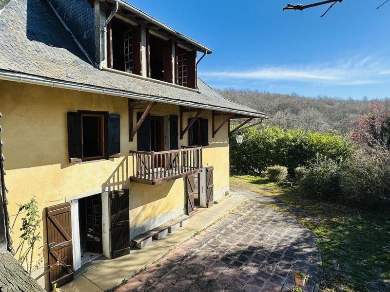 Propriété - 300 m² - 7 pièces