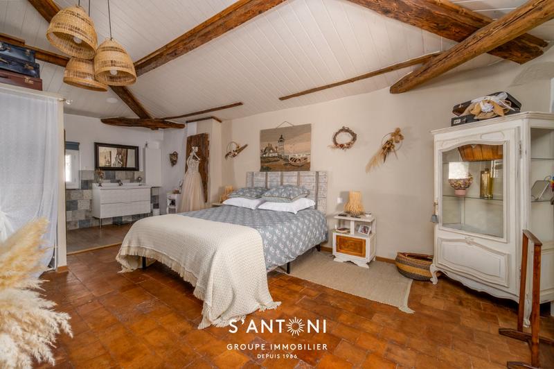 Maison - 201 m² - 7 pièces