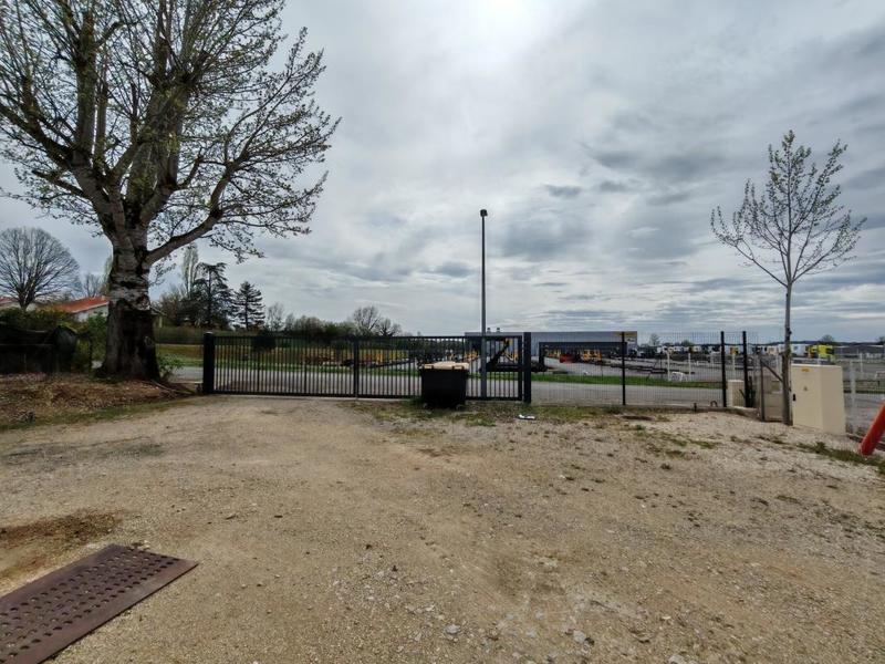 Hangar - 150 m² - 1 pièce