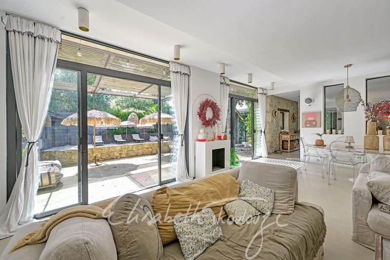 Maison - 220 m² - 6 pièces