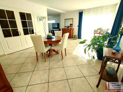 Pavillon - 330 m² - 6 pièces