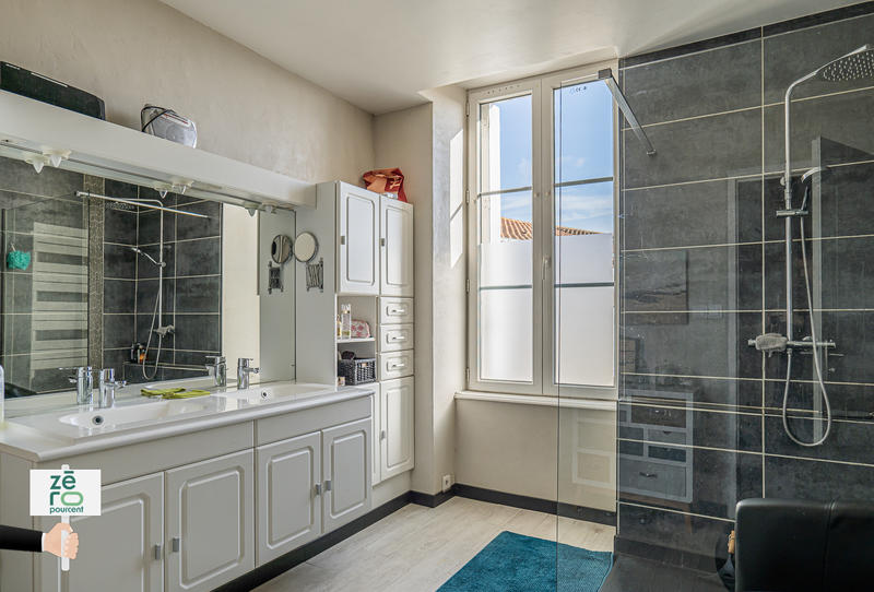 Maison - 230 m² - 10 pièces