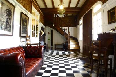 Maison traditionnelle - 260 m² - 8 pièces