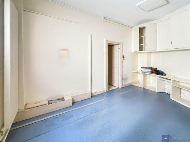 Bureau - 177 m² - 9 pièces