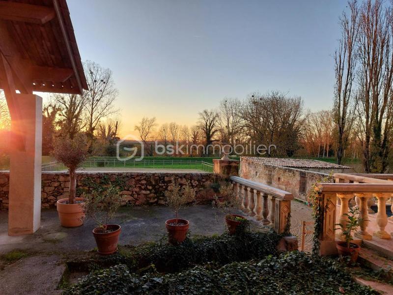 Propriété - 242 m² - 7 pièces