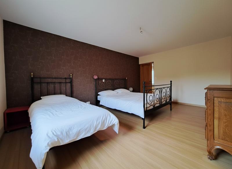 Maison - 213 m² - 8 pièces